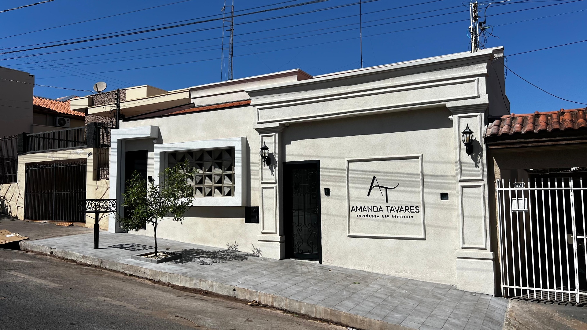 Fachada lateral de obra comercial entregue